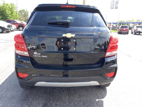Used 2021 Chevrolet Trax LT w/ LT Convenience Package AWD/4WD image 2