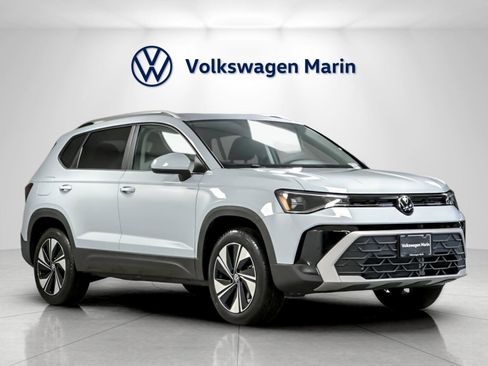 New 2026 Volkswagen Taos SE image 7