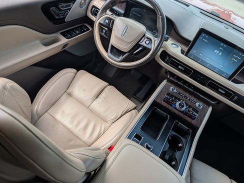 Used 2020 Lincoln Aviator Reserve w/ Equipment Group 202A AWD/4WD image 9