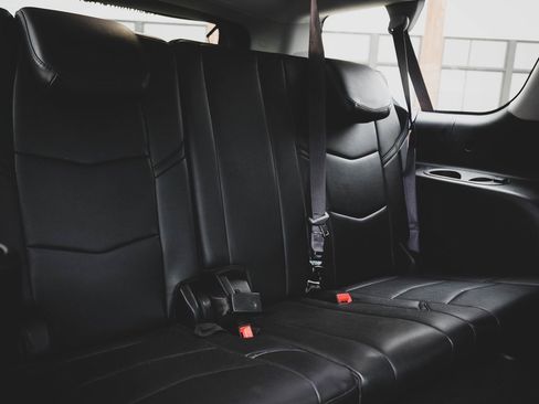 Used 2016 Cadillac Escalade ESV Luxury image 33