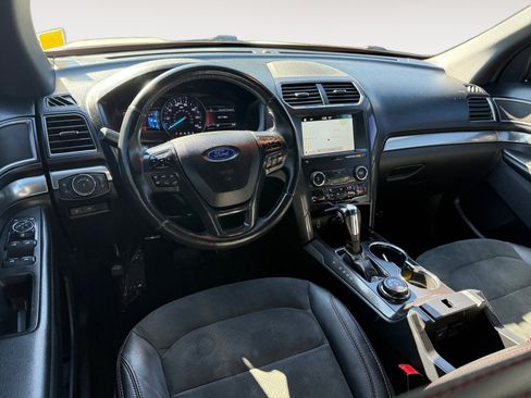 Used 2019 Ford Explorer XLT w/ Equipment Group 202A AWD/4WD image 15