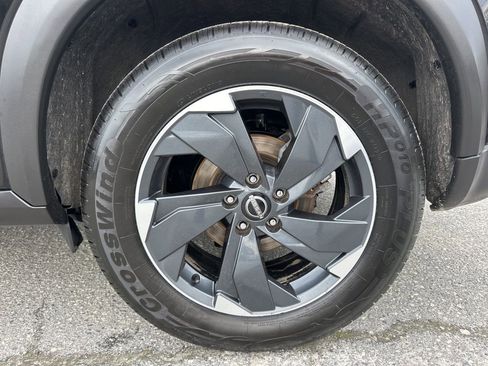 Used 2025 Nissan Rogue SV image 28