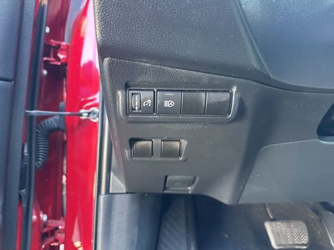 Used 2022 Toyota Corolla Cross LE w/ Moonroof Package image 9