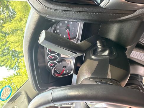 Used 2022 Chevrolet Silverado 1500 LT AWD/4WD image 22