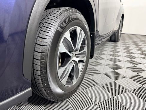 Used 2021 Toyota Highlander XLE image 12