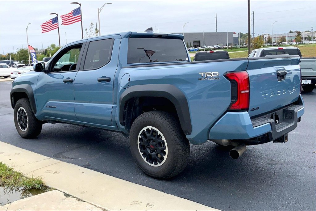 Used 2026 Toyota Tacoma TRD Off-Road AWD/4WD image 2