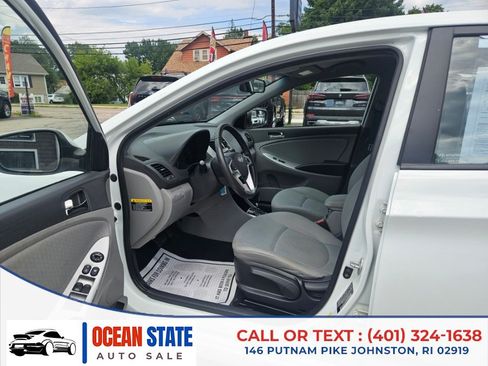 Used 2012 Hyundai Accent SE FWD image 10