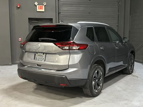 Used 2024 Nissan Rogue SV w/ SV Premium Package AWD/4WD image 4