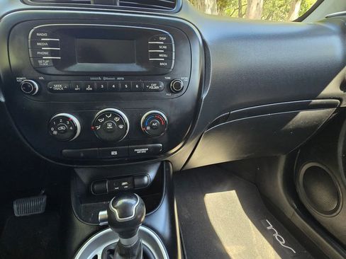 Used 2016 Kia Soul image 29