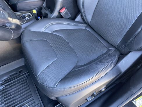 Used 2021 Jeep Cherokee Latitude Lux w/ Mopar Interior Package image 23