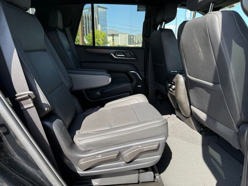 Used 2025 GMC Yukon Denali AWD/4WD image 33