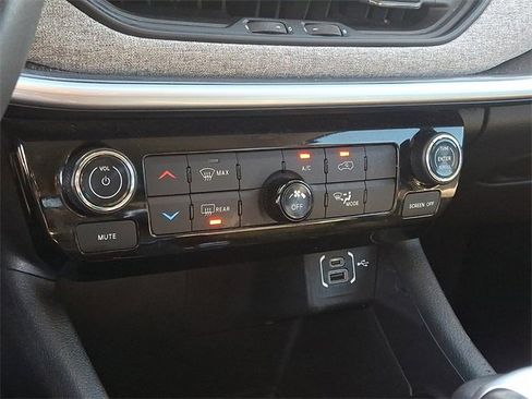 Used 2022 Jeep Compass Latitude image 12