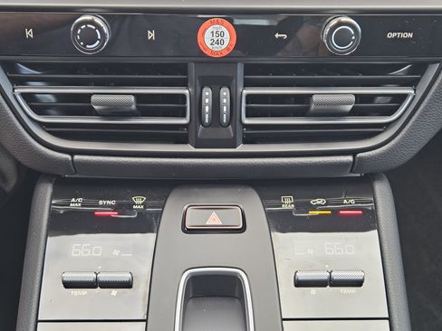 Certified 2026 Porsche Macan AWD/4WD image 19