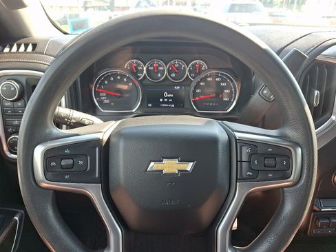 Used 2019 Chevrolet Silverado 1500 LT w/ Z71 Off-Road Package AWD/4WD image 18