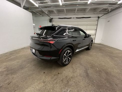 Used 2025 Chevrolet Equinox EV LT w/ Convenience Package image 6