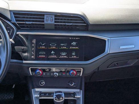 Used 2023 Audi Q3 2.0T Premium image 18