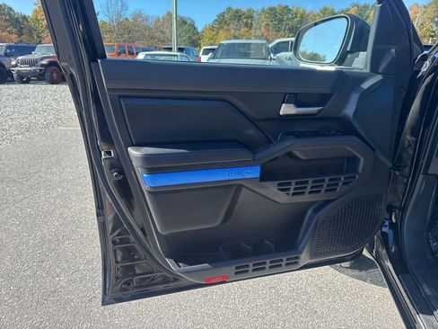 Used 2024 Toyota Tacoma TRD Off-Road image 25