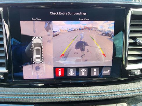 Used 2021 Chrysler Pacifica Touring-L image 16