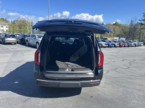 Certified 2021 GMC Yukon XL SLT w/ SLT Premium Package AWD/4WD image 11