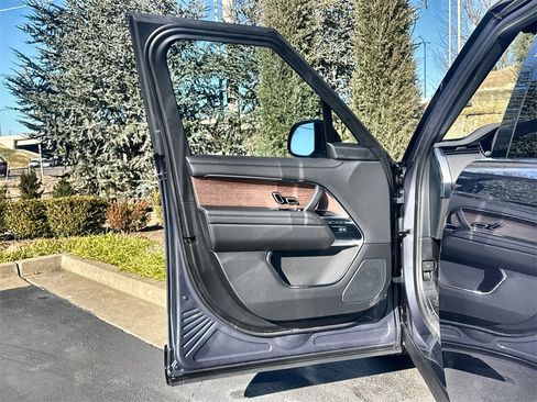 New 2026 Land Rover Range Rover SE image 17