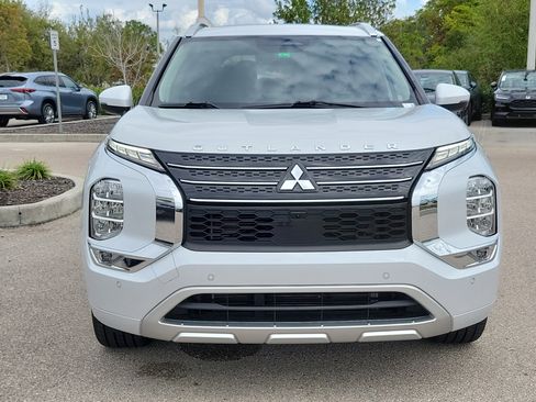 Used 2023 Mitsubishi Outlander SEL image 2