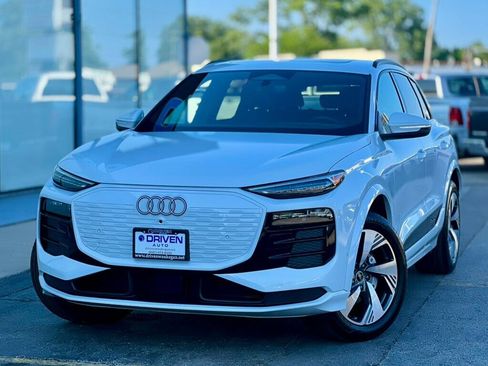 Used 2025 Audi Q6 e-tron Premium Plus w/ Premium Plus AWD/4WD image 35