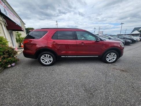 Used 2019 Ford Explorer XLT w/ Equipment Group 202A AWD/4WD image 8