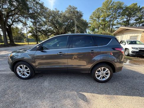 Used 2017 Ford Escape SE image 8