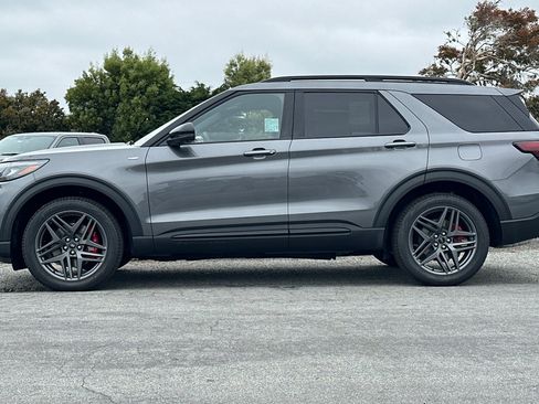 New 2026 Ford Explorer ST-Line w/ ST-Line Street Pack AWD/4WD image 2