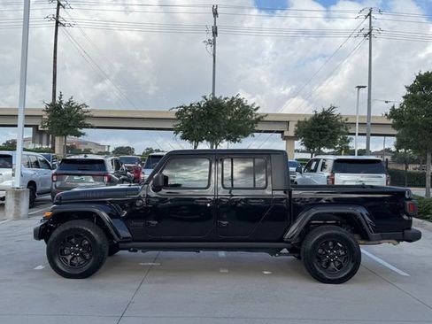 Used 2023 Jeep Gladiator Sport AWD/4WD image 6