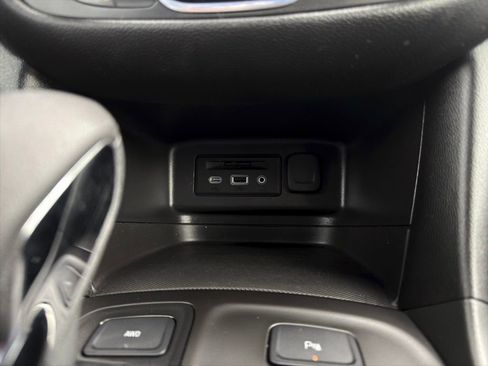 Used 2022 Chevrolet Equinox RS w/ RS Leather Package image 12