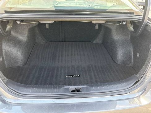 Used 2025 Nissan Altima 2.5 SV FWD image 33