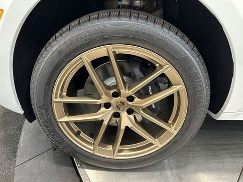 New 2025 Porsche Macan AWD/4WD image 11
