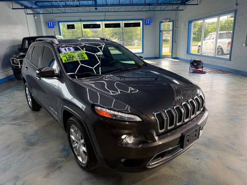 Used 2015 Jeep Cherokee Limited w/ Luxury Group FWD image 3