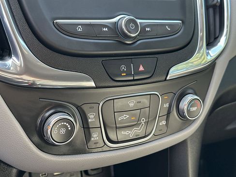 Used 2022 Chevrolet Equinox LS w/ LS Convenience Package image 27