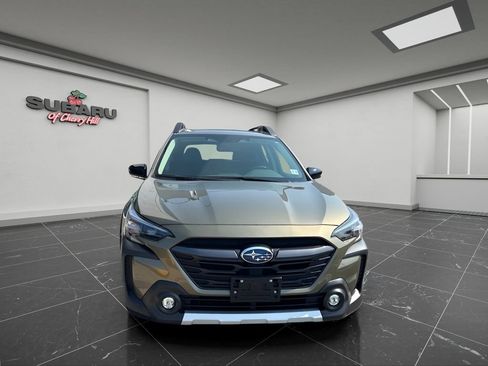 Used 2025 Subaru Outback Limited AWD/4WD image 3