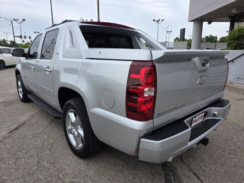 Used 2012 Chevrolet Avalanche LTZ AWD/4WD image 7