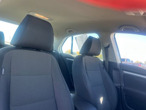 Used 2010 Volkswagen Jetta S image 13