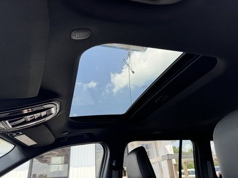 Used 2024 Jeep Grand Cherokee Altitude image 17