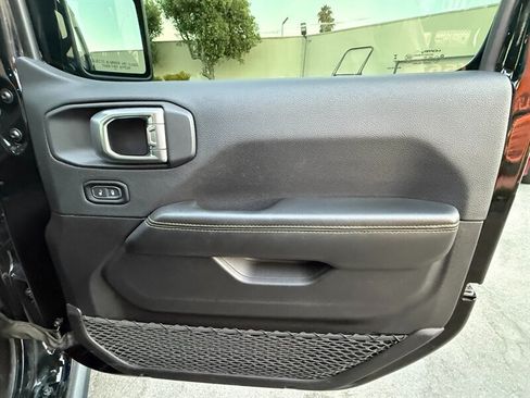 Used 2025 Jeep Gladiator Sport AWD/4WD image 27
