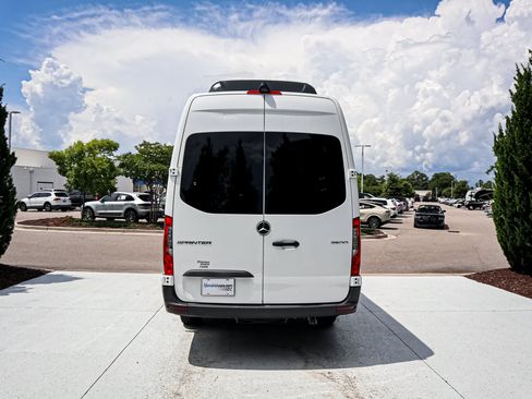 Used 2025 Mercedes-Benz Sprinter 2500 image 8