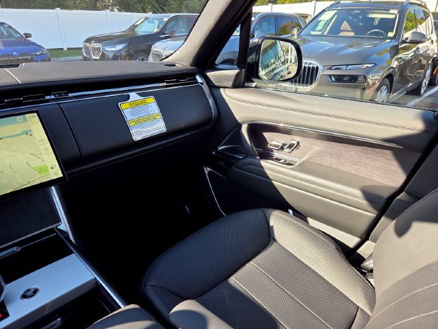 Used 2025 Land Rover Range Rover SE AWD/4WD image 16