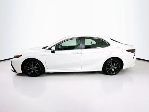Used 2021 Toyota Camry SE w/ Convenience Package AWD/4WD image 4
