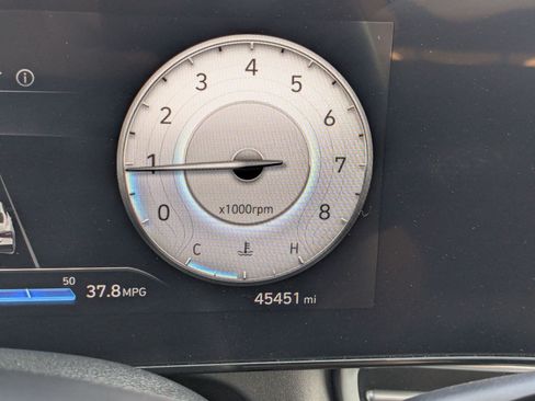 Certified 2025 Hyundai Elantra SEL FWD image 24