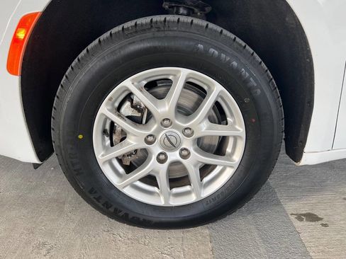 Used 2021 Chrysler Voyager Lxi image 23