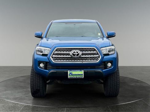 Used 2016 Toyota Tacoma TRD Off-Road w/ Premium & Technology Package AWD/4WD image 2