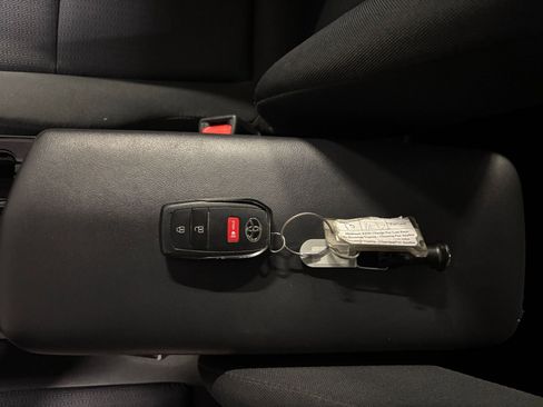 Used 2025 Toyota Prius LE image 22