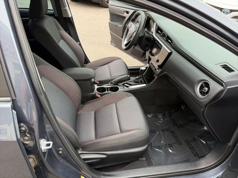 Used 2018 Toyota Corolla LE FWD image 17