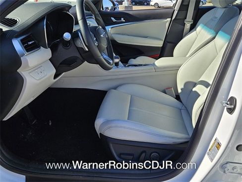 Used 2025 Genesis G70 2.5T image 5