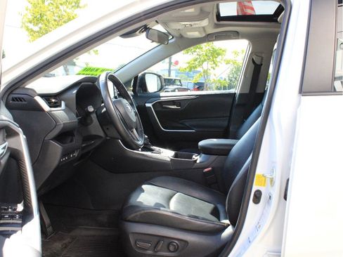 Used 2021 Toyota RAV4 XLE Premium AWD/4WD image 11